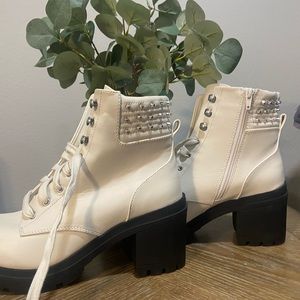 Low boots with small heel